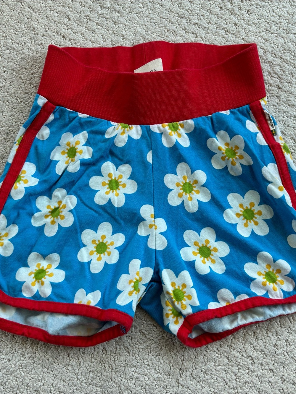 Maxomorra Daisy pattern blue and red organic cotton shorts